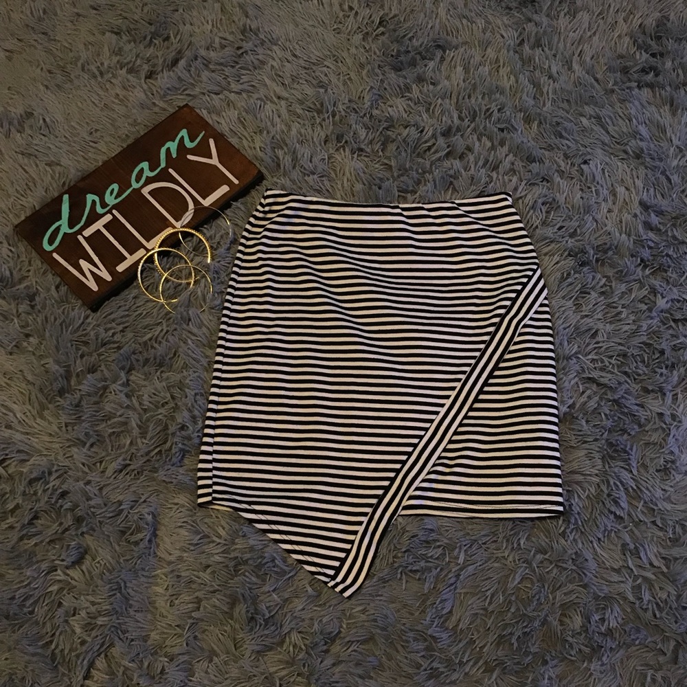 Black and white stripped skirt.